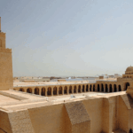 جامع عقبة بن نافع في مدينة القيروان في تونس احد اكبر واقدم المساجد في القارة الافريقية