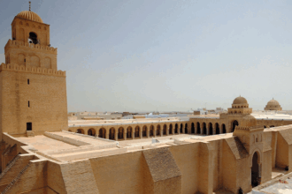 جامع عقبة بن نافع في مدينة القيروان في تونس احد اكبر واقدم المساجد في القارة الافريقية